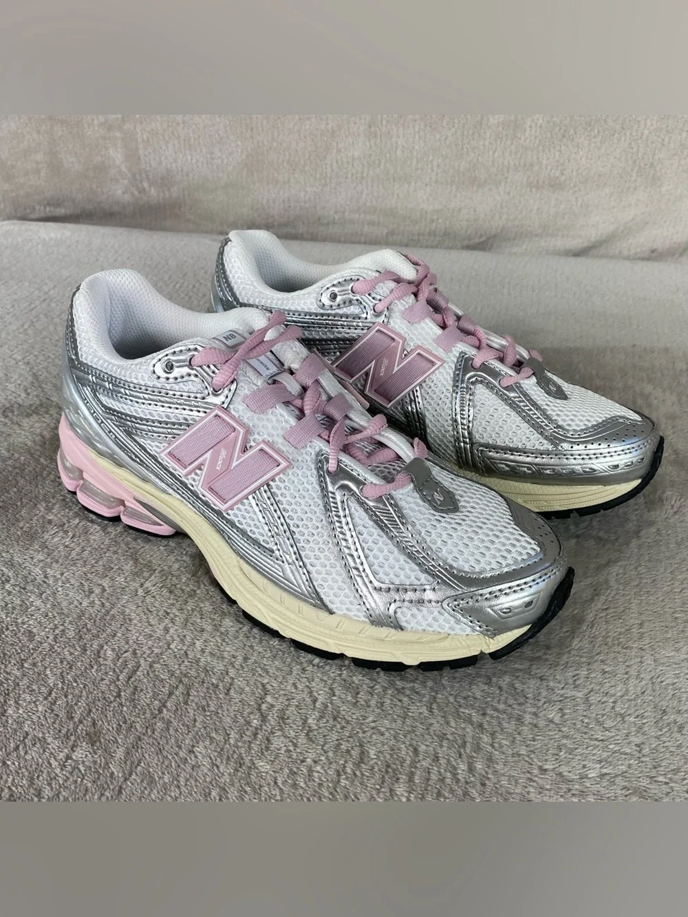 New Balance 1906R Pink‎ Silver White Womens Size 7 Running Shoes Athletic NEW
